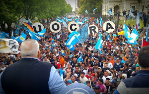 Pata Medina: “No tenemos que ser fríos ni tibios, es el momento de salir con los trabajadores a la calle” Pata Medina: “No tenemos que ser fríos ni tibios, es el momento de salir con los trabajadores a la calle”
